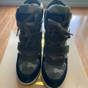 Ash almost new bowie